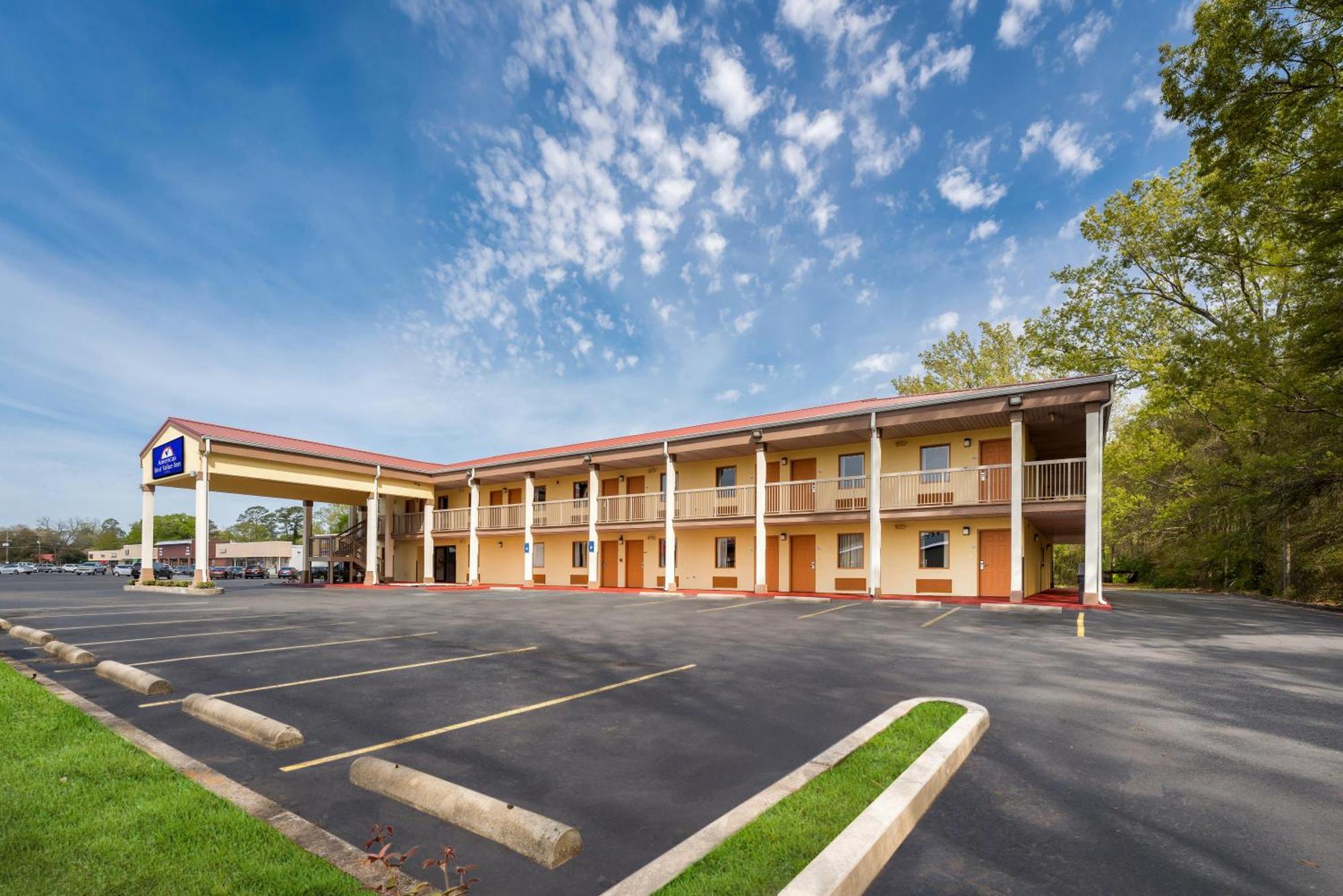 Americas Best Value Inn-Montezuma Exterior photo