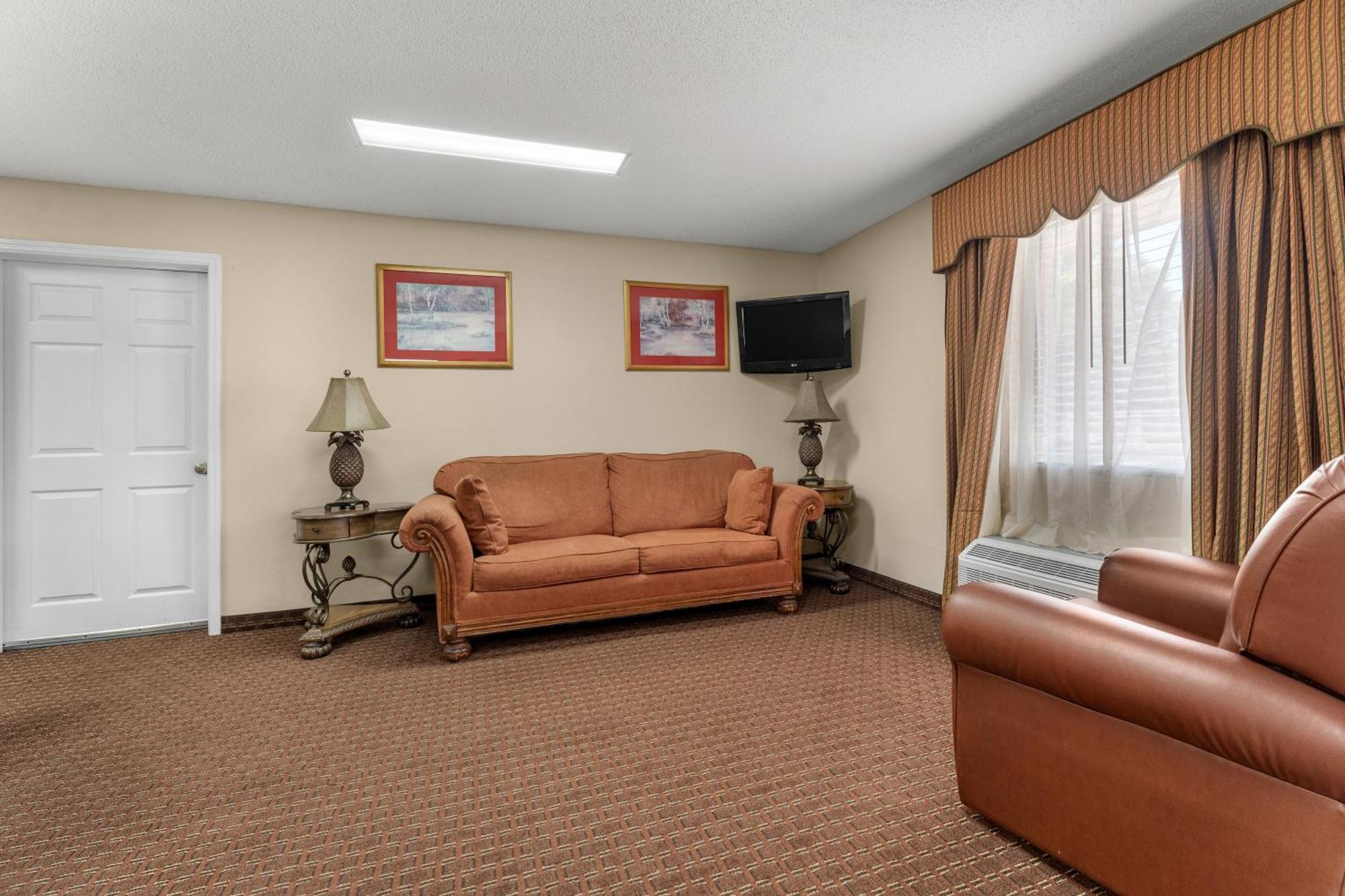 Americas Best Value Inn-Montezuma Exterior photo