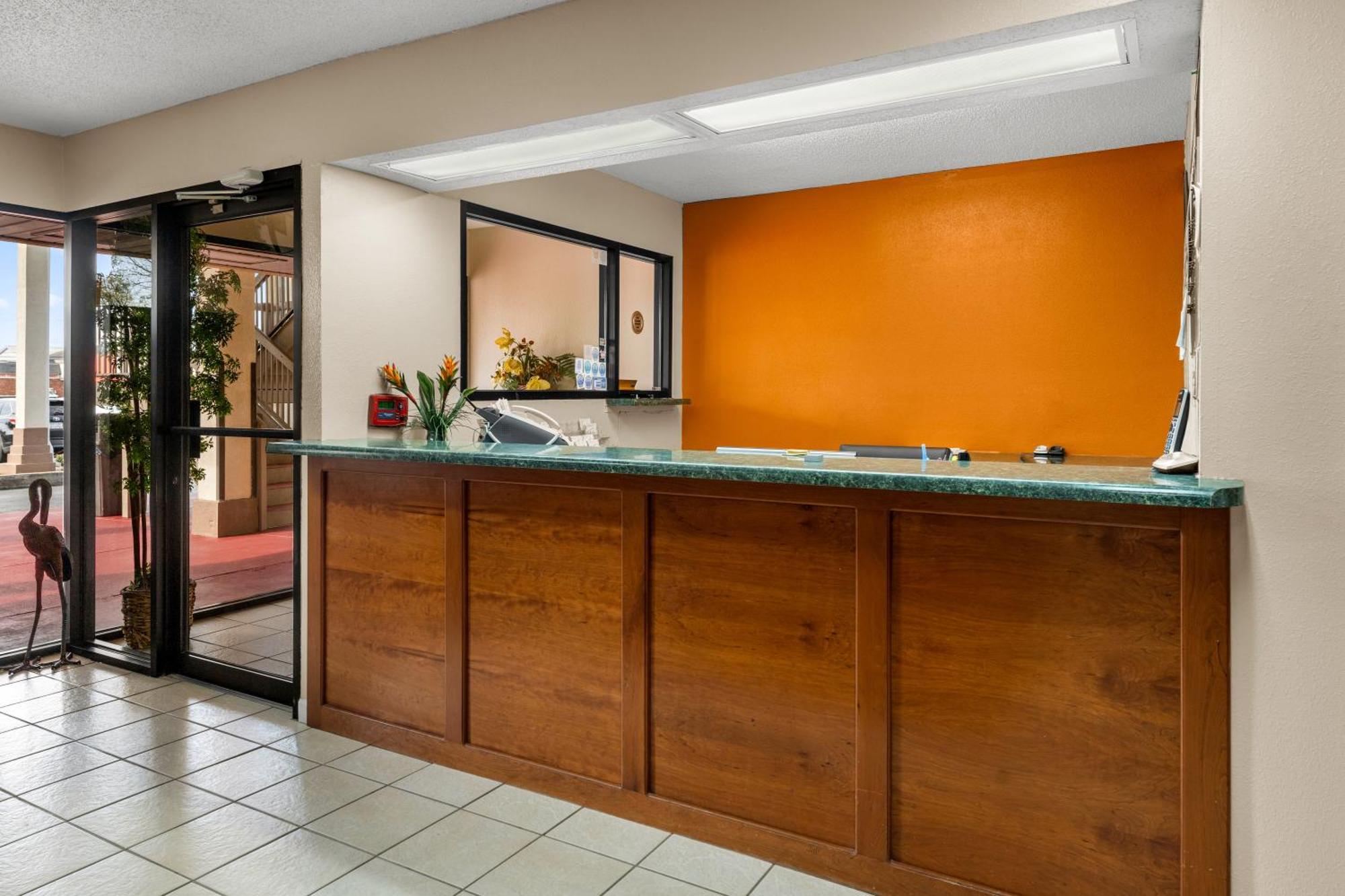 Americas Best Value Inn-Montezuma Exterior photo