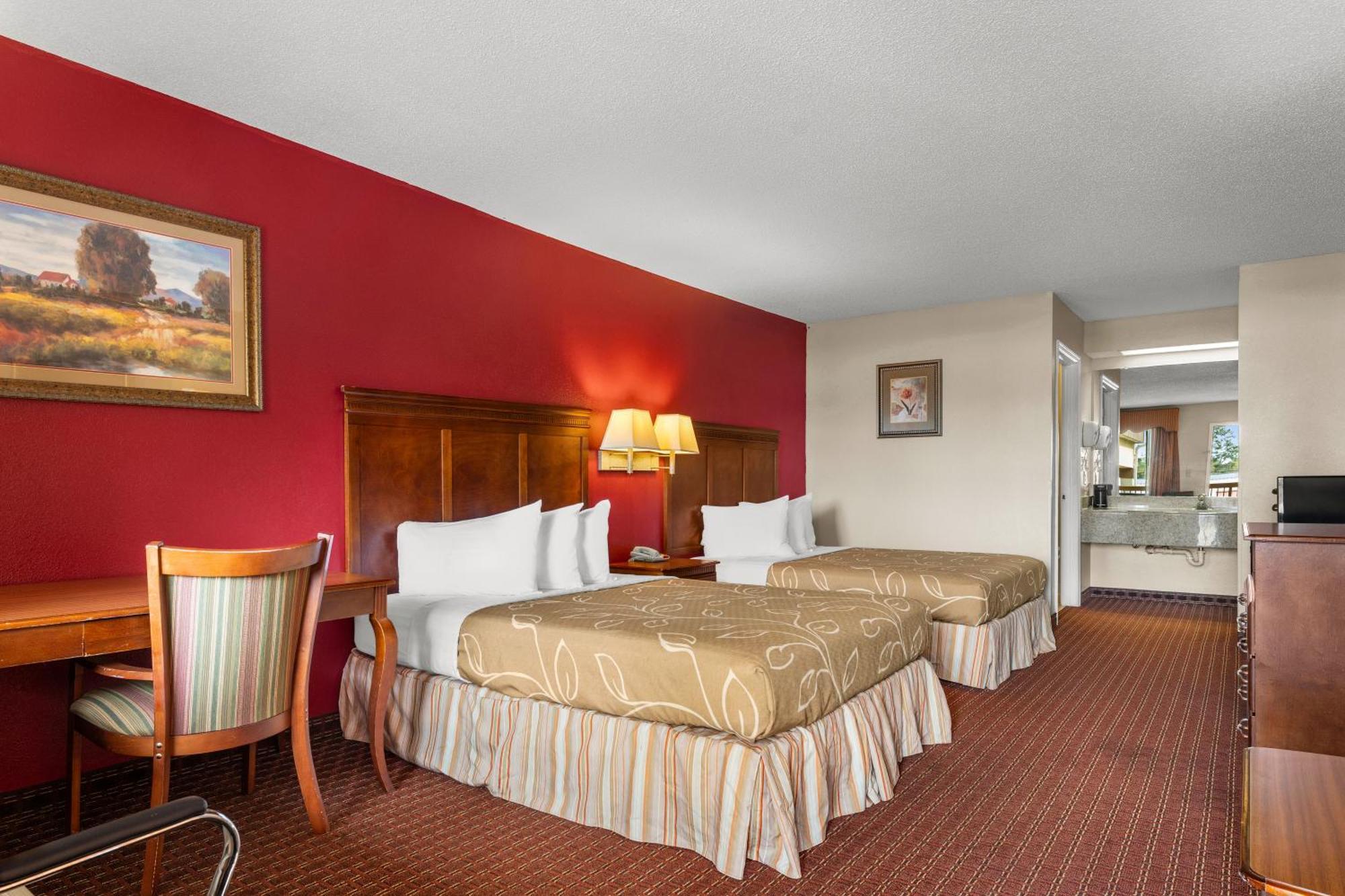 Americas Best Value Inn-Montezuma Exterior photo