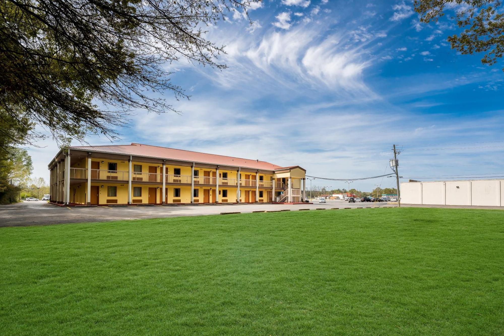 Americas Best Value Inn-Montezuma Exterior photo
