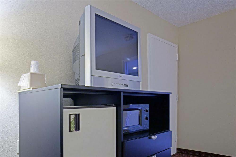 Americas Best Value Inn-Montezuma Exterior photo