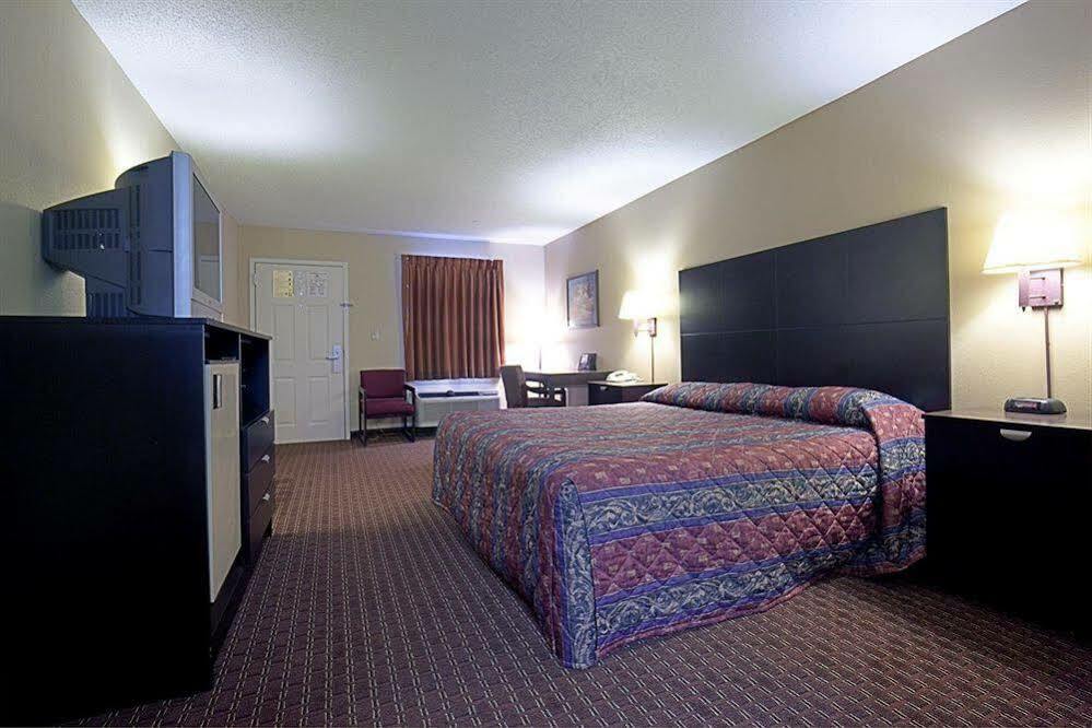 Americas Best Value Inn-Montezuma Exterior photo